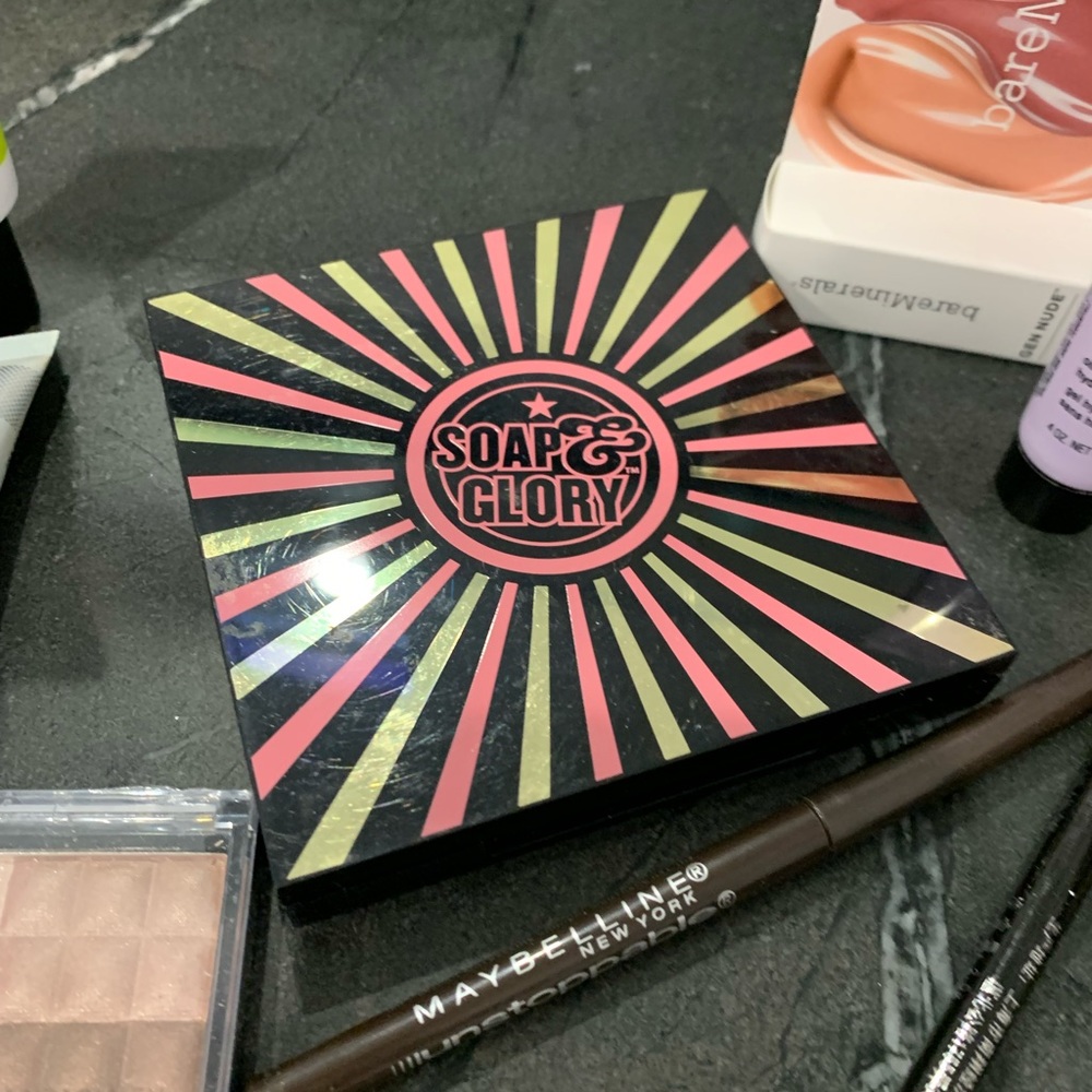 Cosmetics Bundle - Picture 5 of 12